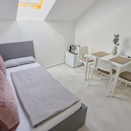 Apartmani R A M L J A K - Sobe, Zimmer, Rooms Marko Vodice