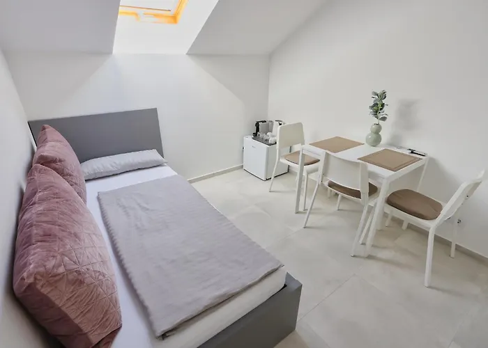 R A M L J A K - Sobe, Zimmer, Marko Vodice